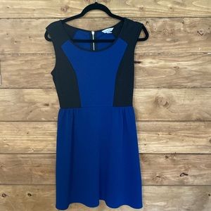 EUC. Zipper backing. Has stretch.